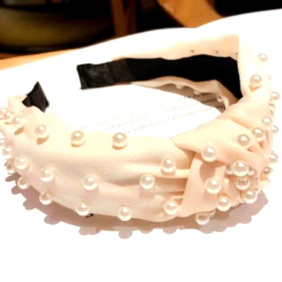 Faux Pearl Headband - Picture 1 of 3